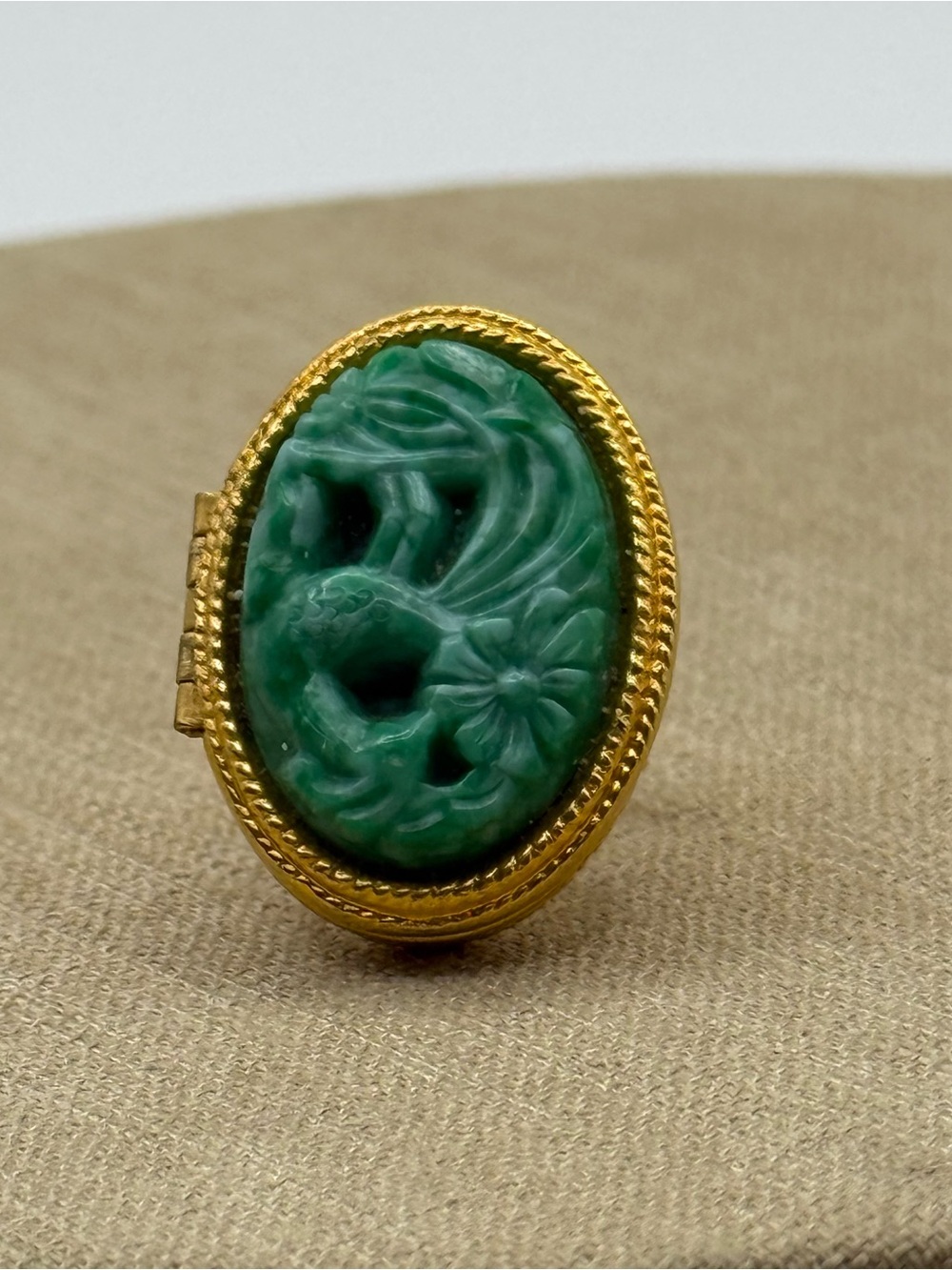 vintage Avon Bird of Paradise Faux Jade Perfume Glacé Ring from the 1970s